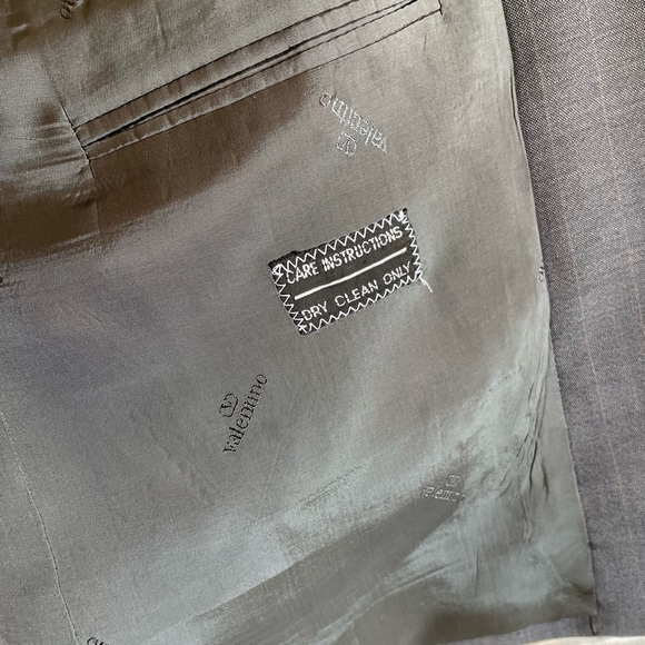 Valentino Grey Pinstripe 2PC Suit - Size 43L - Picture 5 of 14